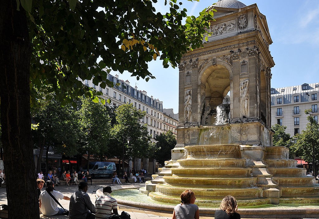 1024px-Fontaine_des_Innocents,_Paris_1st_001